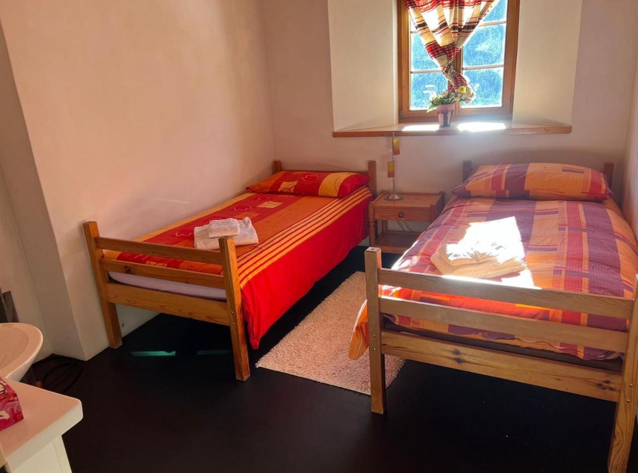 Chasa Crusch Hotel Sent Ngoại thất bức ảnh